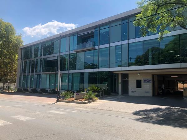 881 m² Commercial space