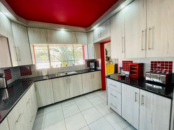 6 Bedroom House