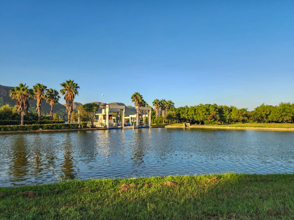1 210 m² Land