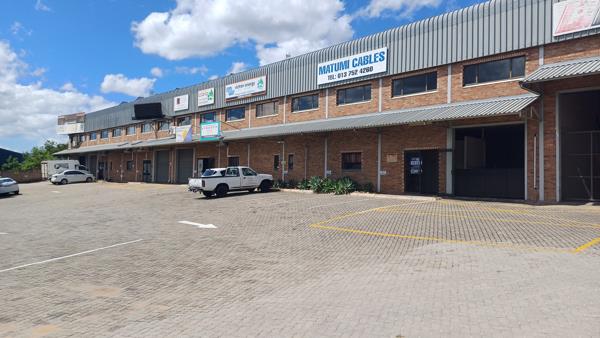 990  m² Industrial space