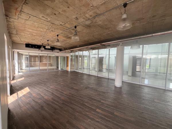 929 m² Commercial space
