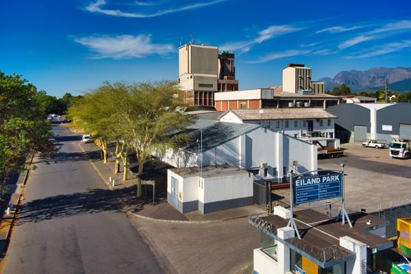 1 568  m² Industrial space