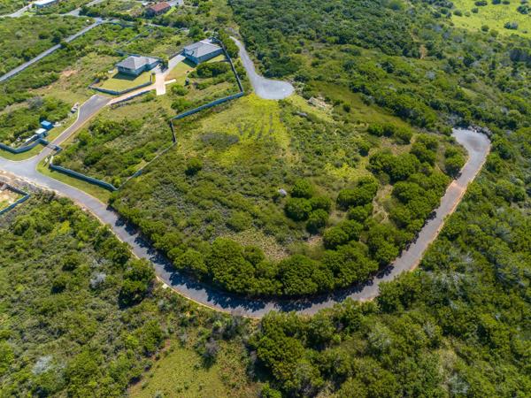 1 592 m² Land