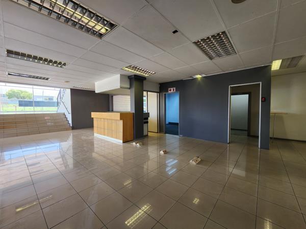 1 695  m² Commercial space