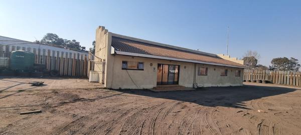 1 230  m² Commercial space