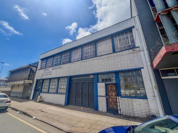 1 043 m² Commercial space