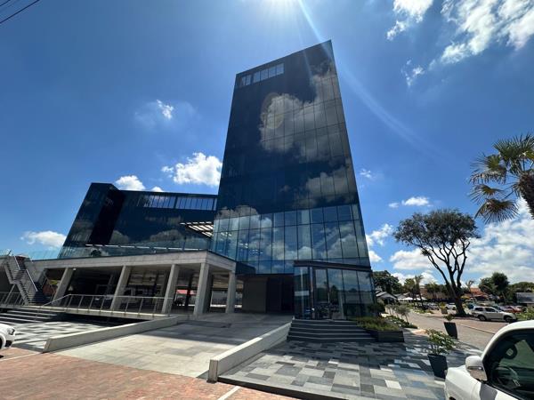 815 m² Commercial space