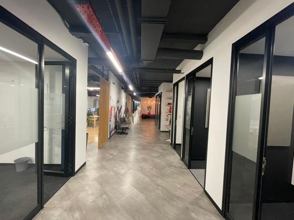 947 m² Commercial space