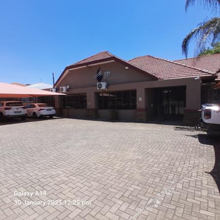 328  m² Commercial space