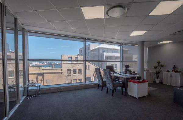 816  m² Commercial space