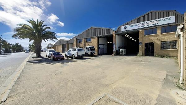 1 250  m² Industrial space