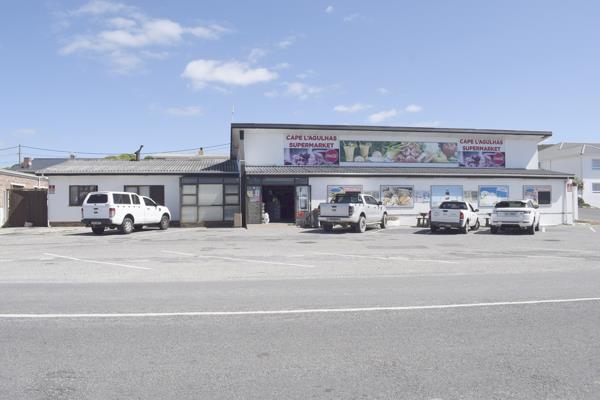699 m² Commercial space