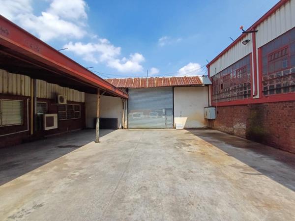 1 200  m² Industrial space