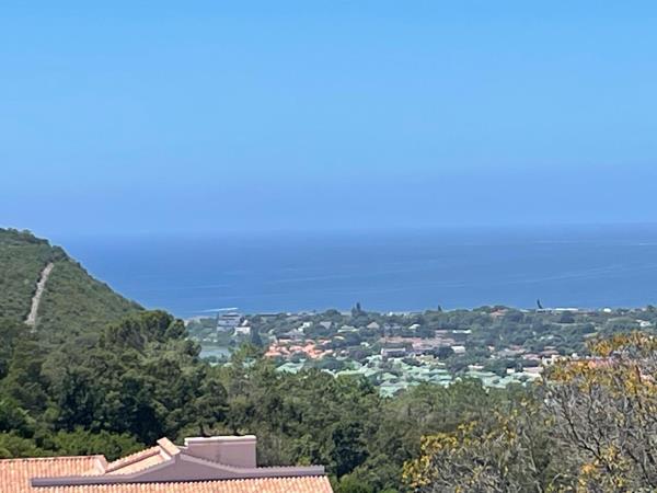 1 748 m² Land