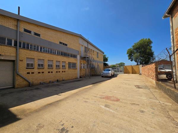 1 972  m² Industrial space