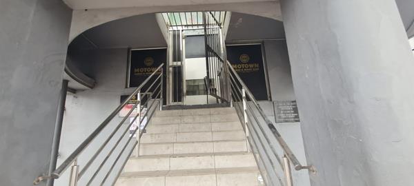 1 158  m² Commercial space