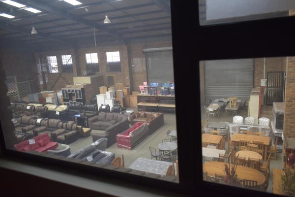 1 016 m² Commercial space