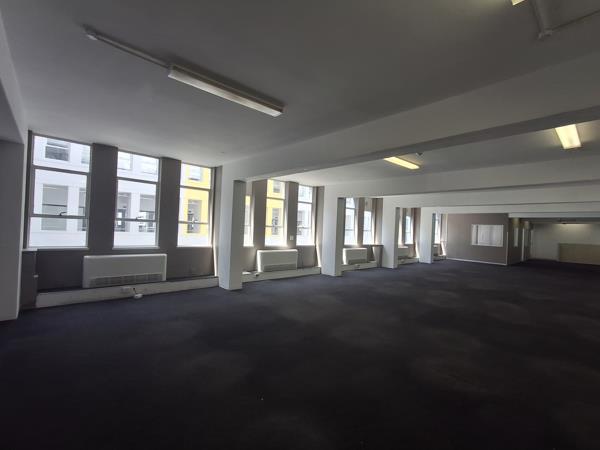 659  m² Commercial space