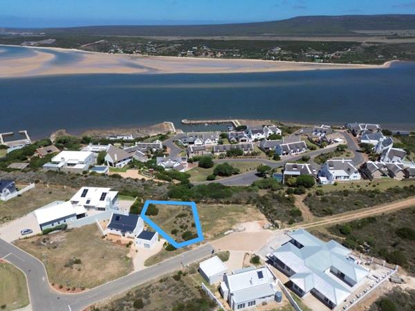 800 m² Land