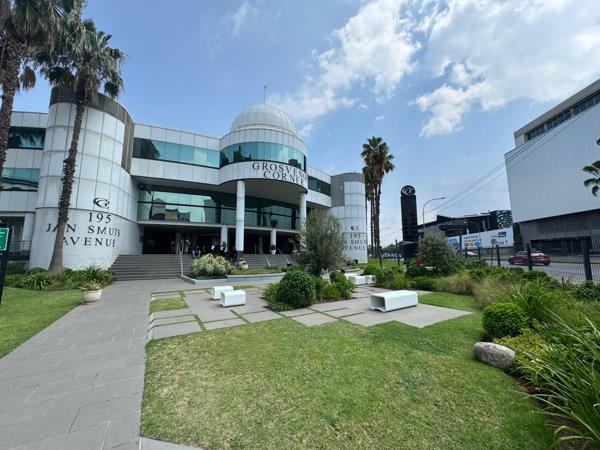 1 002.7 m² Commercial space