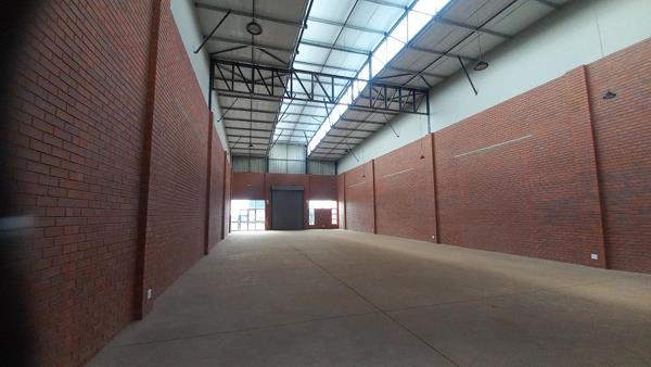 2 800  m² Industrial space