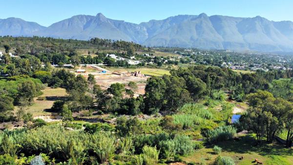 1 404 m² Land