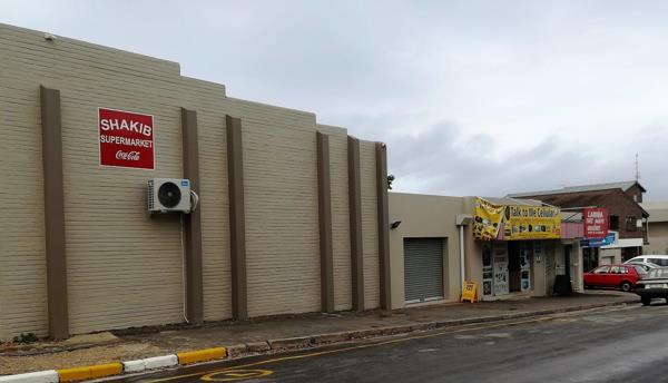 967  m² Commercial space