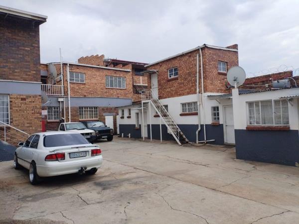 1 200  m² Commercial space