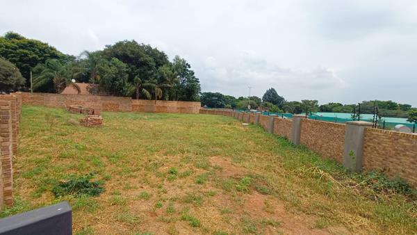 1 230 m² Land