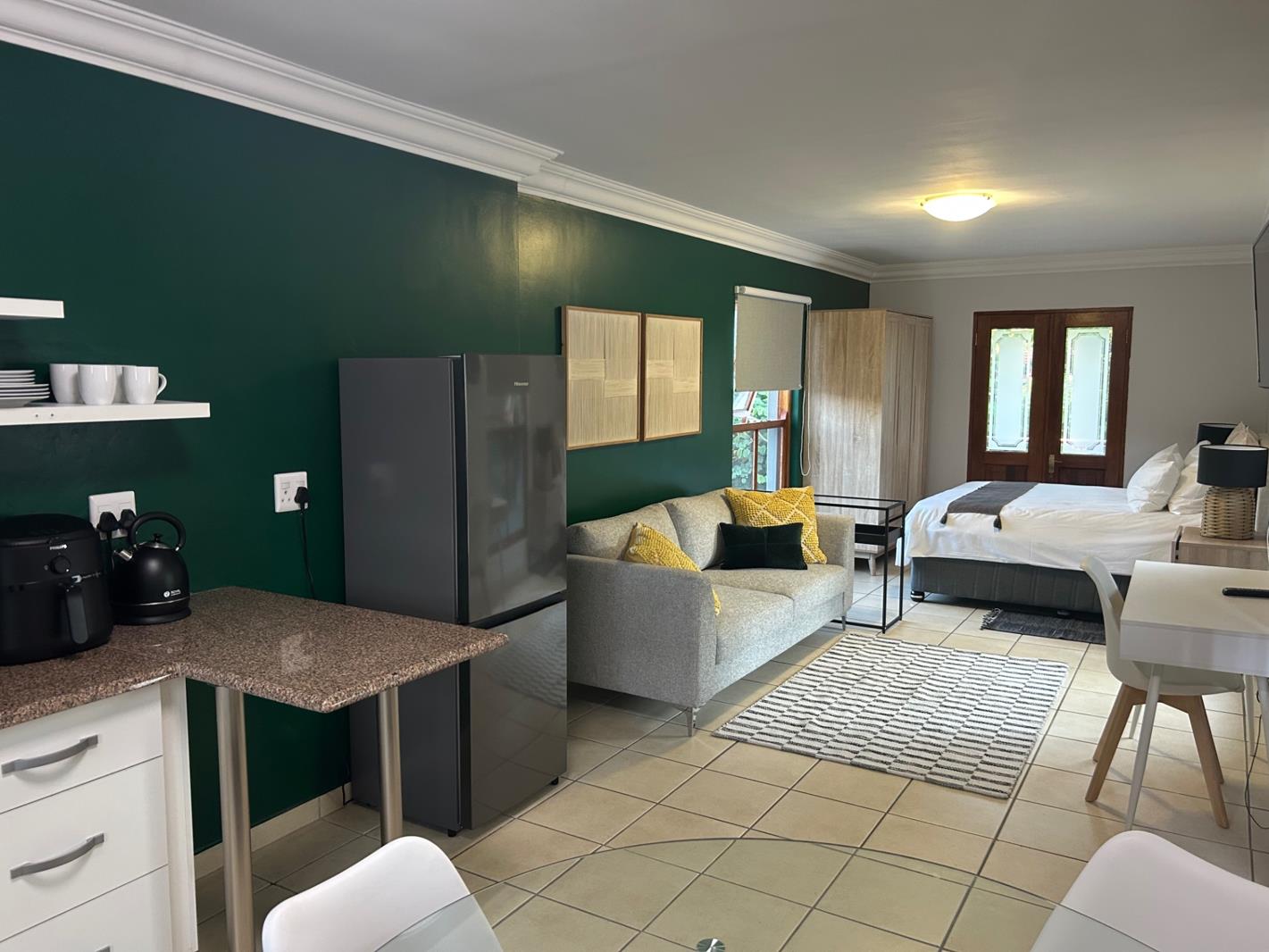 Bachelor apartment in Waterkloof