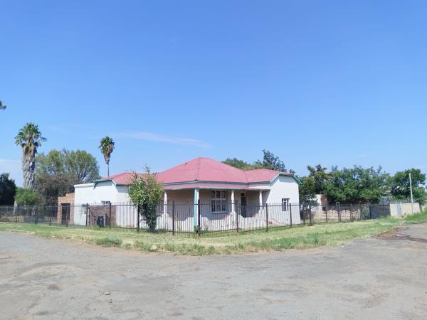 6 Bedroom House