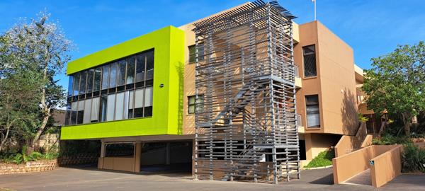 1 600  m² Office Space