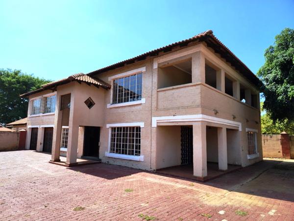 6 Bedroom House