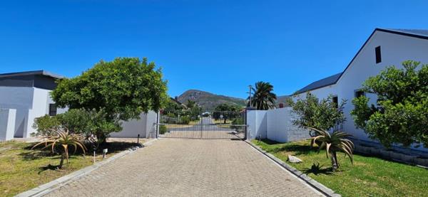 325 m² Land