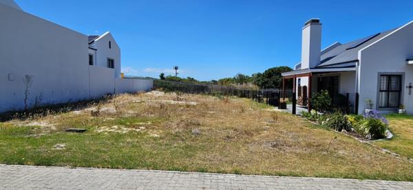 325 m² Land