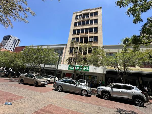 1 600 m² Commercial space