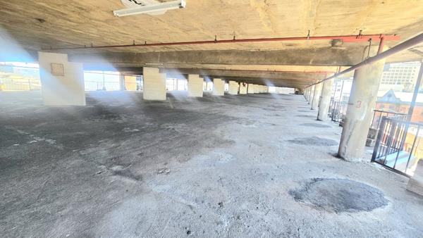 1 650  m² Commercial space