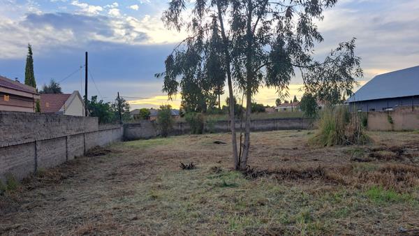 976 m² Land