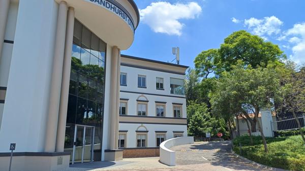 1 396  m² Commercial space