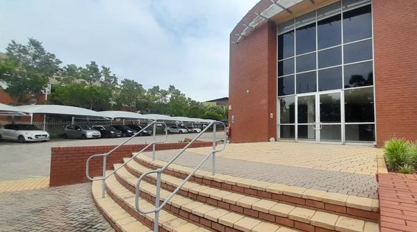 101  m² Commercial space