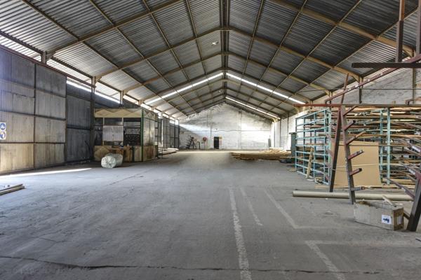 2 455  m² Commercial space