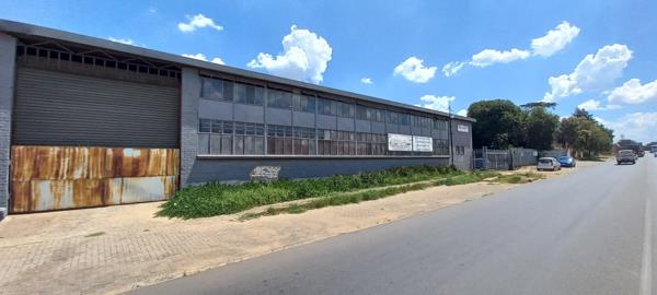 3 000  m² Industrial space