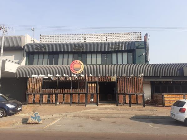 748  m² Commercial space