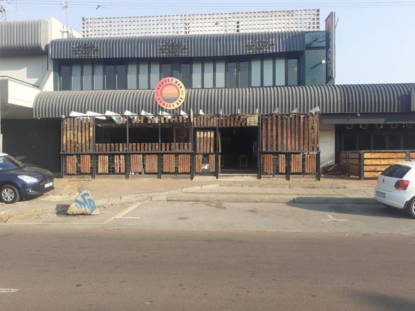 748  m² Commercial space