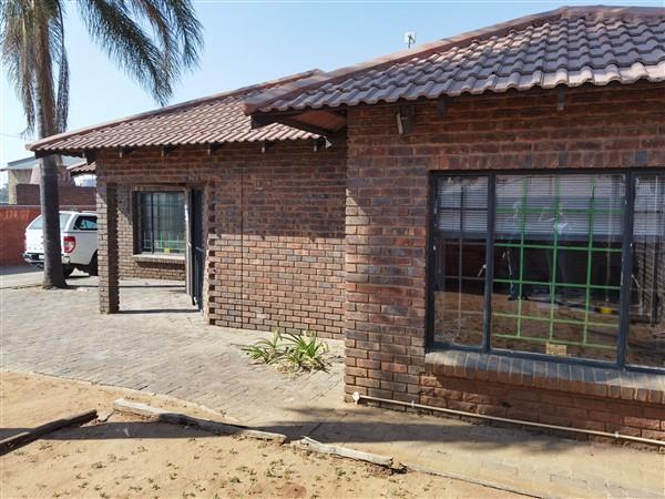 243 m² Commercial space