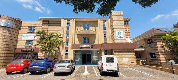 585  m² Commercial space