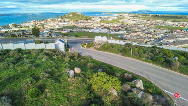 750 m² Land