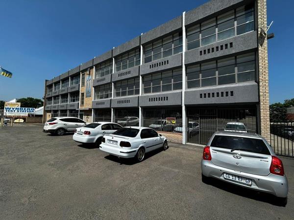 3 700  m² Industrial space