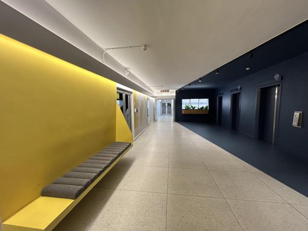 673  m² Commercial space