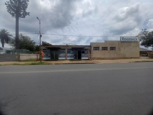 991  m² Commercial space